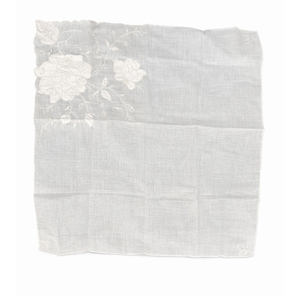 Vintage White Embroidered Linen Handkerchief Floral Cutwork Scalloped Edge‎